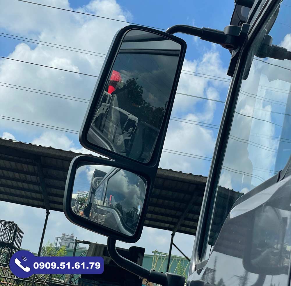 guong_chieu_hau_ben_tai